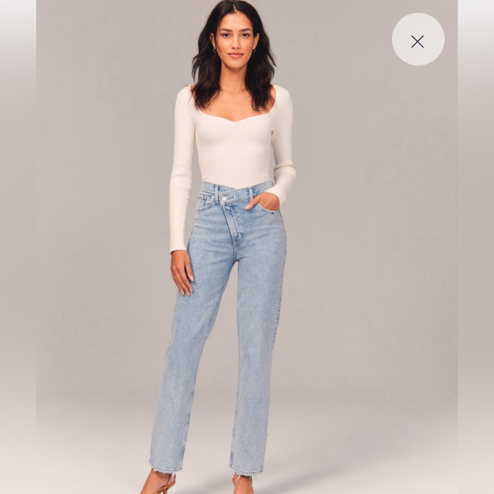 Abercrombie 90’s Straight Ultra High Rise Jean